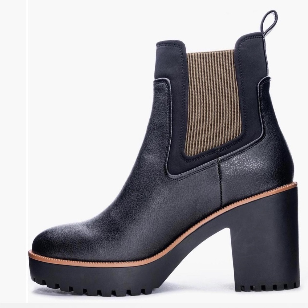 Chinese Laundry Black and Tan Ankle Boots